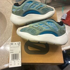 Yeezy 700 V3 6.5K “Arzareth”
